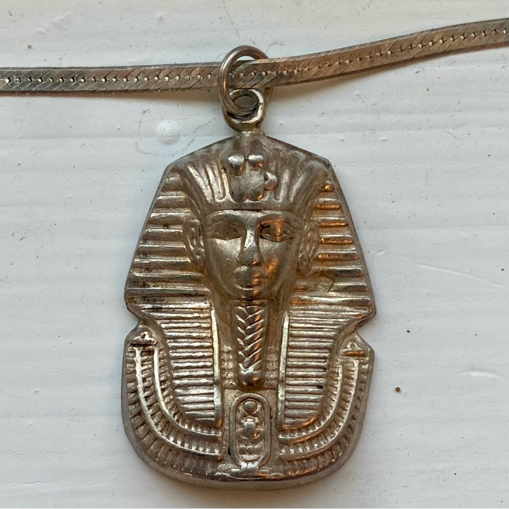 Sterling chain with silver (tone?) pharoah